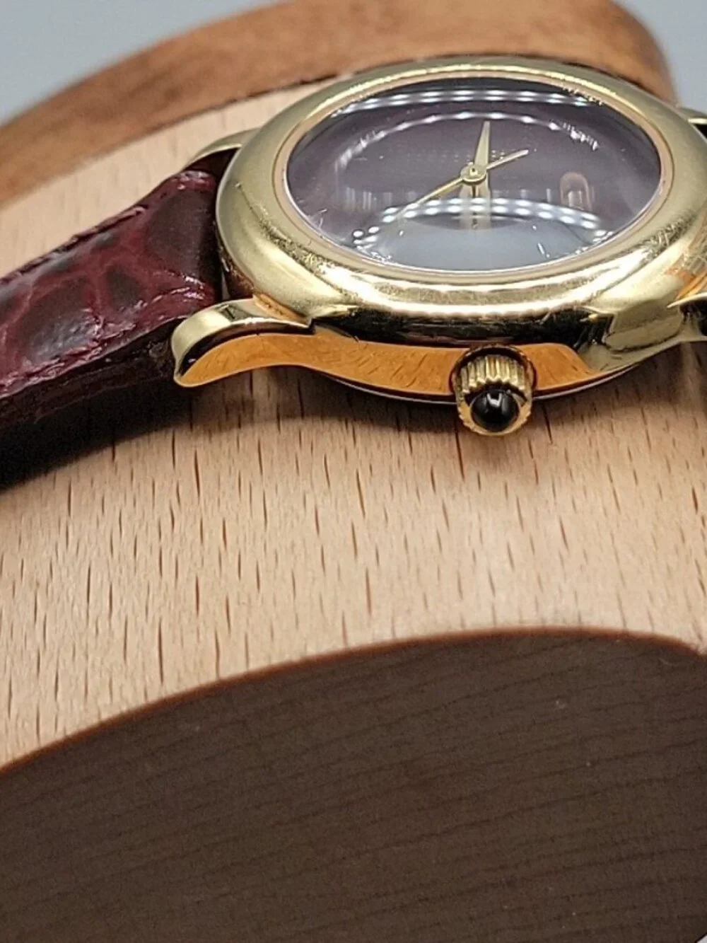 Vintage 1991 GUESS Watch Gold Tone Black Dial Burgundy Leather Strap 26mm 6.5